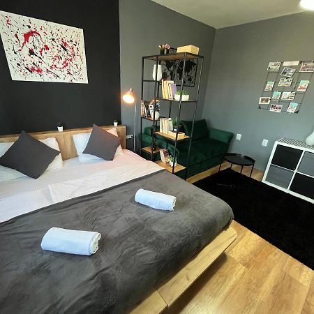 Mickitos City Center Apartment Skopje Extérieur photo