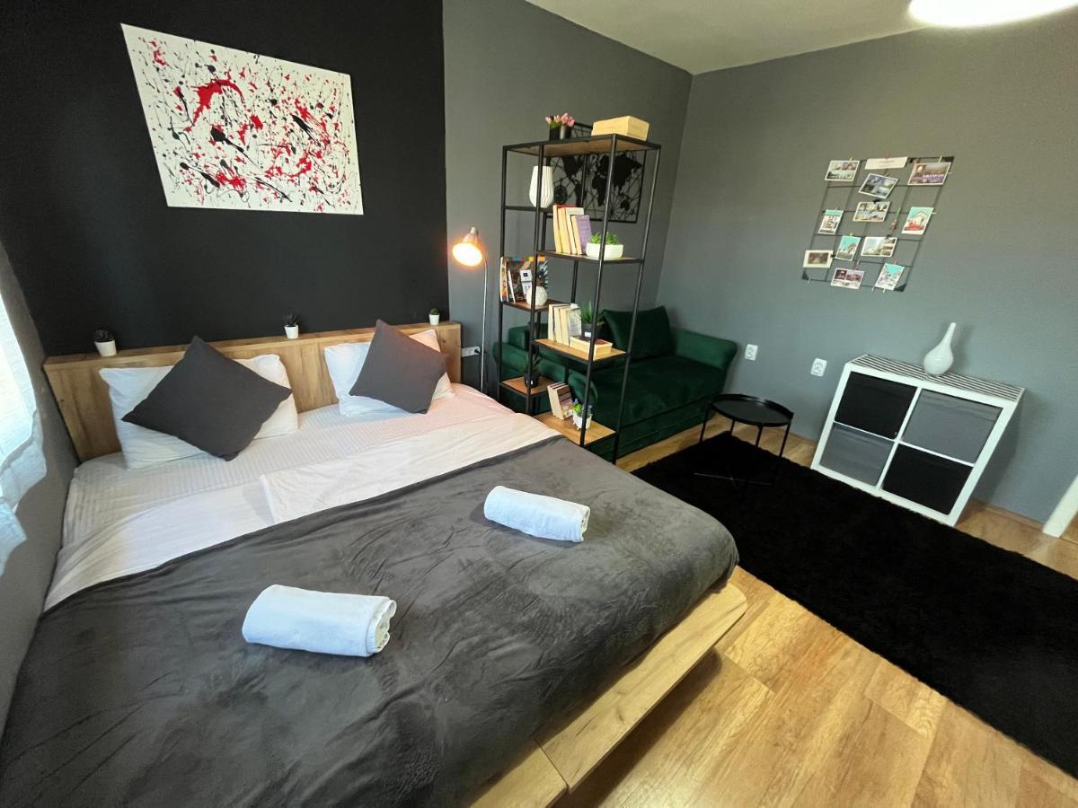 Mickitos City Center Apartment Skopje Extérieur photo