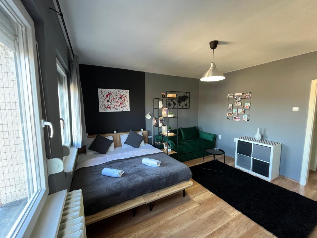 Mickitos City Center Apartment Skopje Extérieur photo