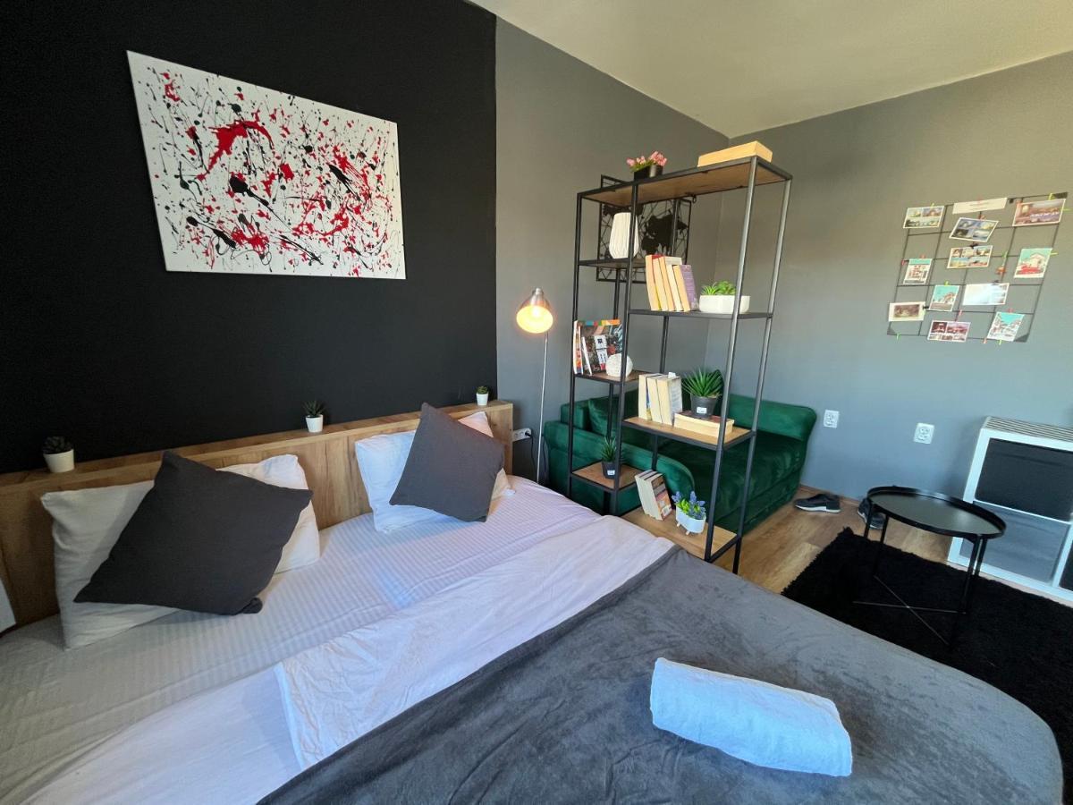 Mickitos City Center Apartment Skopje Extérieur photo